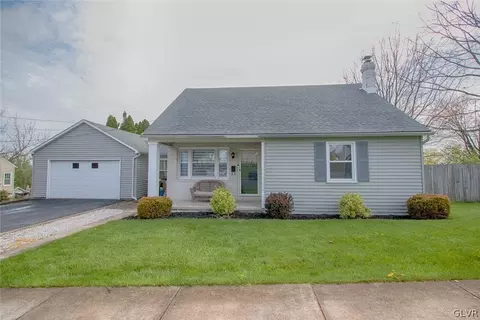 3304 S Front St, Hokendauqua, PA 18052