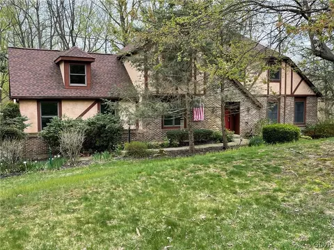 8467 Oak Hollow Ln, Macungie, PA 18062