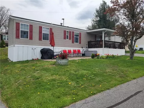 10174 Forest Grove Ln, Breinigsville, PA 18031