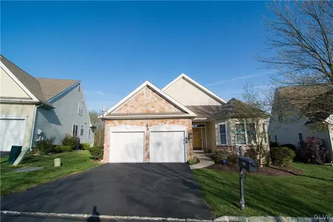 5086 Valley Stream Ln, Macungie, PA 18062