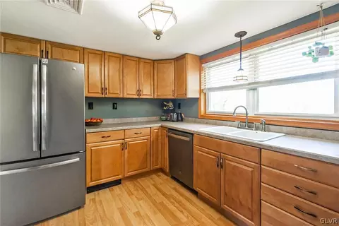 121 Eagle St, Emmaus, PA 18049 photo 24