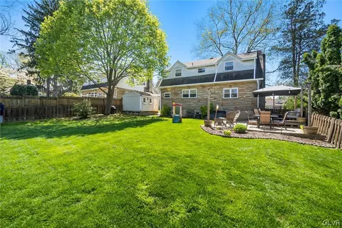 121 Eagle St, Emmaus, PA 18049 photo 2