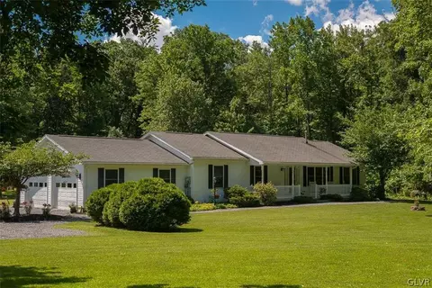 9224 N Loop Rd, Slatington, PA 18080