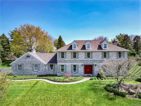 4626 Belmont Dr, Emmaus, PA 18049