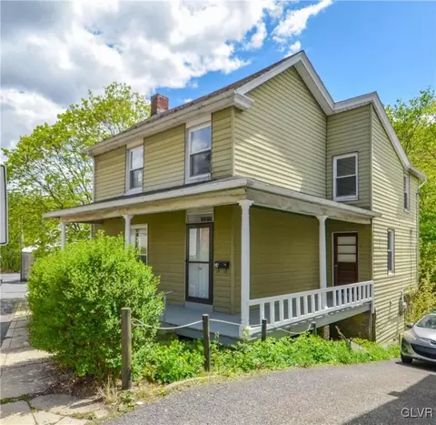 24 Factory St, Slatington, PA 18080