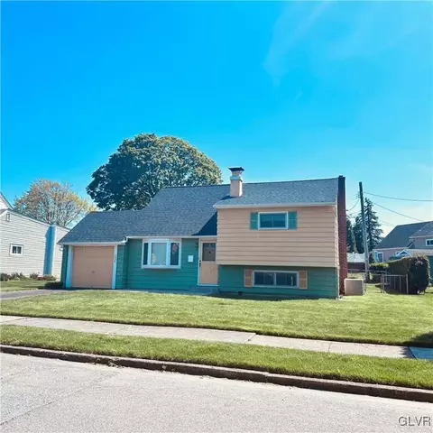 2235 Vista Dr, Bethlehem, PA 18018