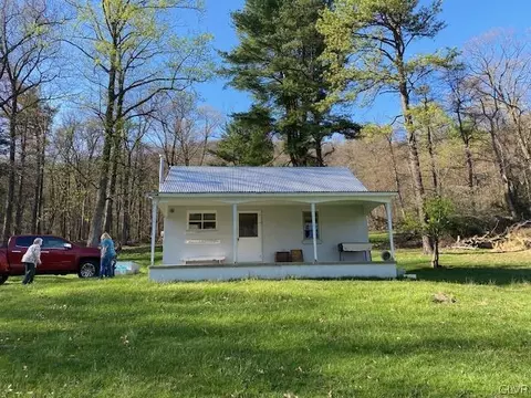 241 Fort Henry Rd, Bethel Twp, PA 19507