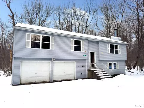 959 Country Pl, Coolbaugh Twp, PA 18466