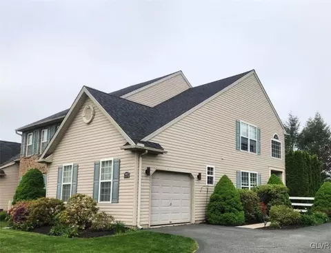 6063 Timberknoll Dr, Macungie, PA 18062