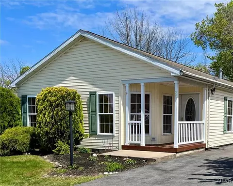 25 Abbey Rd, Forks Twp, PA 18040