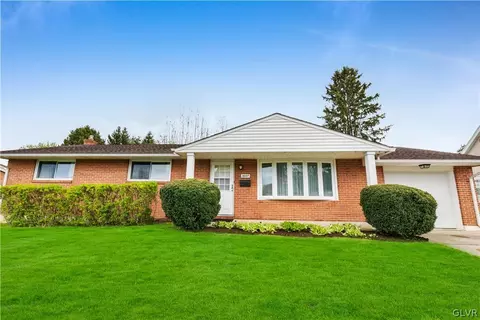 3037 Birch St, Hokendauqua, PA 18052