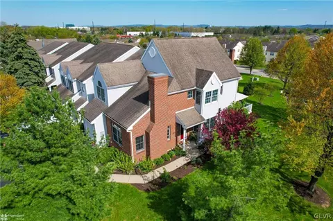 7976 Cross Creek Cir, Macungie Twp, PA 18031