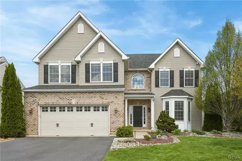 4464 Whitetail Dr, Nazareth, PA 18064