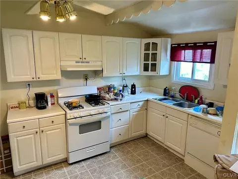 13 E Union Blvd, Bethlehem, PA 18018 photo 11