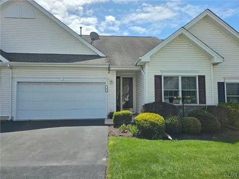 6 Moor Dr, Palmer Township, PA 18045