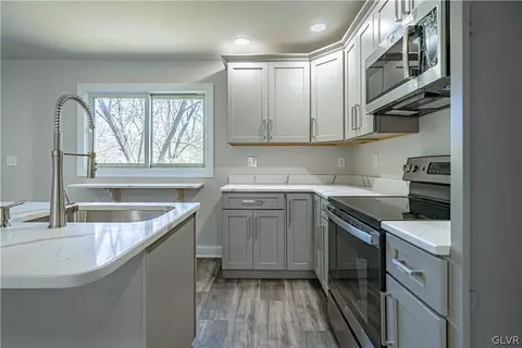 209 Old Forge Dr, Bath, PA 18014 photo 7