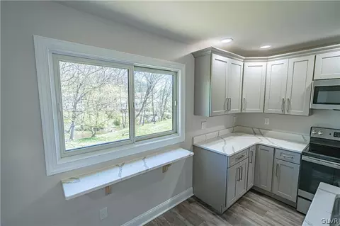 209 Old Forge Dr, Bath, PA 18014 photo 9