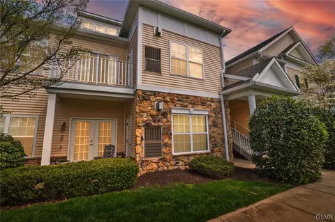 618 Prestwick Dr, Williams Twp, PA 18042