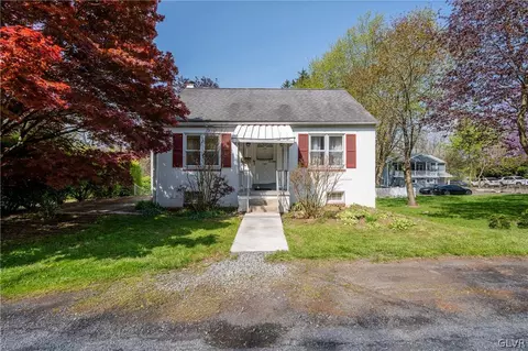 1391 Pennsylvania Ave, Emmaus, PA 18049