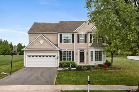 8647 Pathfinder Rd, Breinigsville, PA 18031