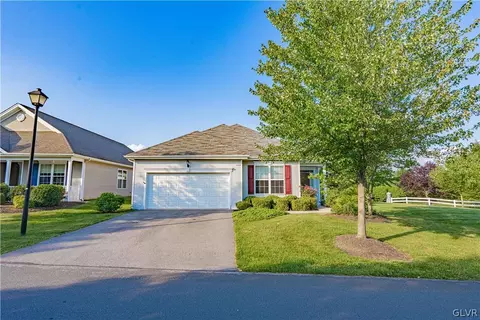 2137 Kingsview Rd, Macungie, PA 18062