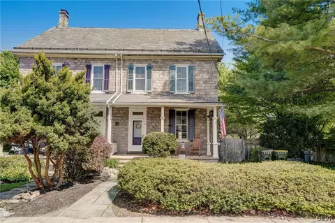 135 Delaware Rd, Riegelsville, PA 18077