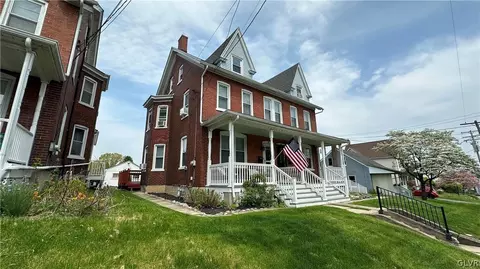 60 High St, Nazareth, PA 18064