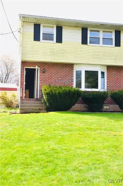 2704 Division St, Palmer Township, PA 18045