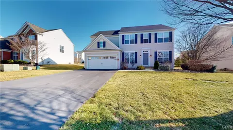 8894 Pathfinder Rd, Breinigsville, PA 18031