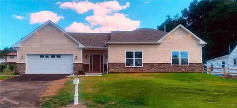 1374 Puggy Ln, Fountain Hill, PA 18015
