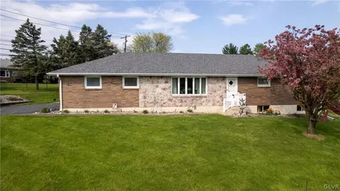 3629 Municipal Dr, Hokendauqua, PA 18052