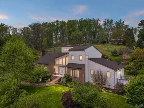 2595 Apple St, Hellertown, PA 18055