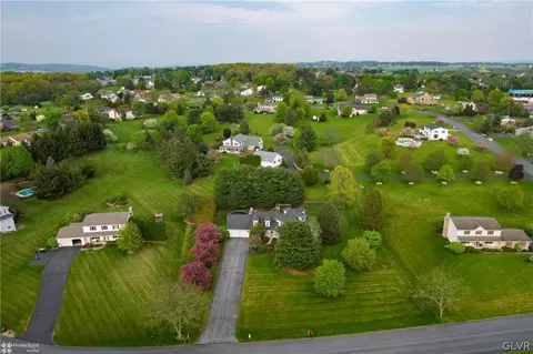 5127 Ancinetta Dr, Schnecksville, PA 18078