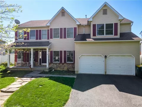 8 Stonecreek Ct, Palmer Township, PA 18045