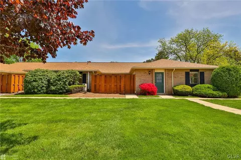 2874 Springhaven Pl, Macungie, PA 18062