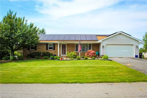 3049 Ridon Ct, Bethlehem, PA 18020