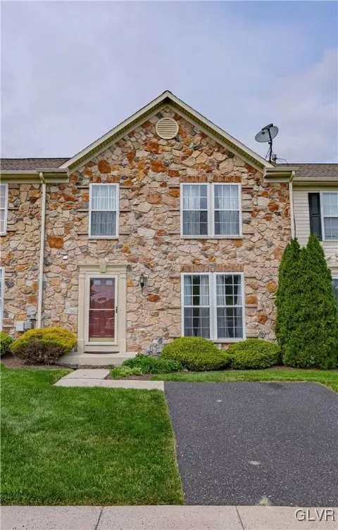 4387 Apple Blossom Dr, Saucon Twp, PA 18034