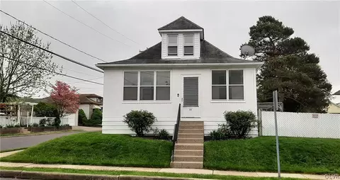 232 E High St, Hellertown, PA 18055 photo 1