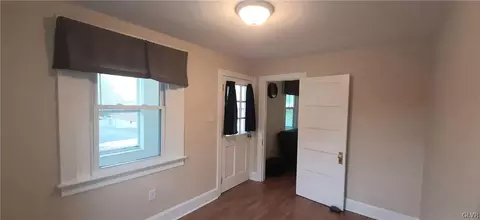 232 E High St, Hellertown, PA 18055 photo 6