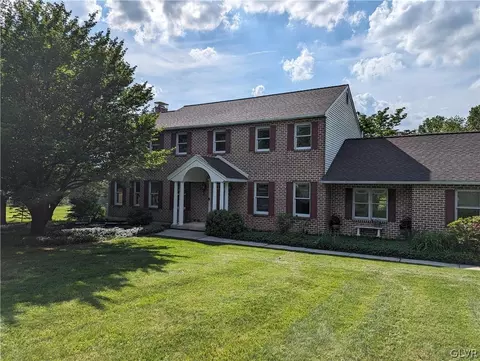 391 Apple Dr, Bath, PA 18014