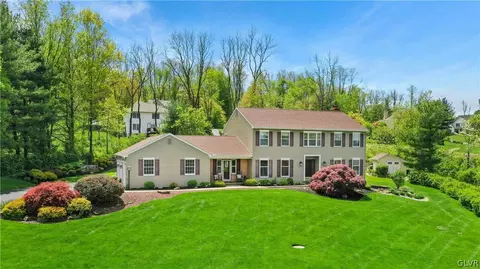 1974 Mountain Hill Ln, Hellertown, PA 18055