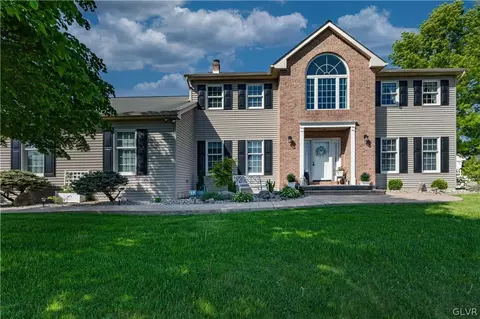 2853 Buena Vista Dr, Bath, PA 18014