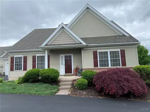 4768 Steeplechase Dr, Macungie, PA 18062