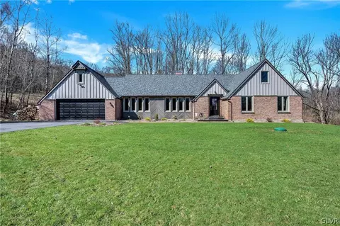 2407 Creamton Dr, Lakewood, PA 18439