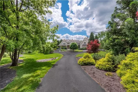 1710 White Acre Dr, Bethlehem, PA 18015