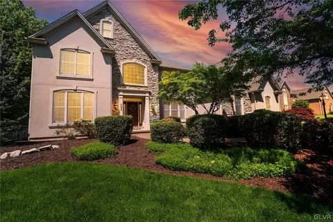 4228 Eisenhower Dr, Bethlehem, PA 18020