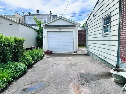 416 E Laurel St, Bethlehem, PA 18018 photo 3