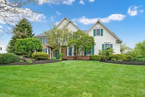 8459 Scenic View Dr, Breinigsville, PA 18031