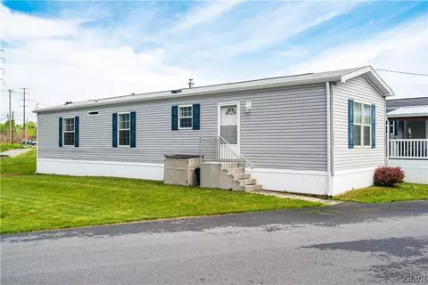 7422 Lincoln Ln, Trexlertown, PA 18087