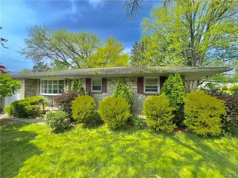 831 Johnston Dr, Bethlehem, PA 18017